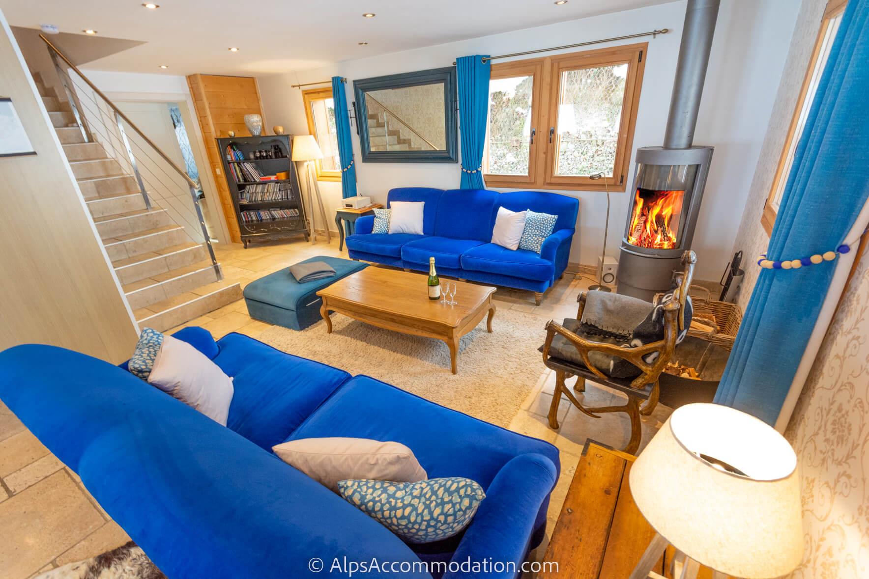 Chalet Falcon Samoëns - The layout of the main lounge, surrounding the cosy log fire