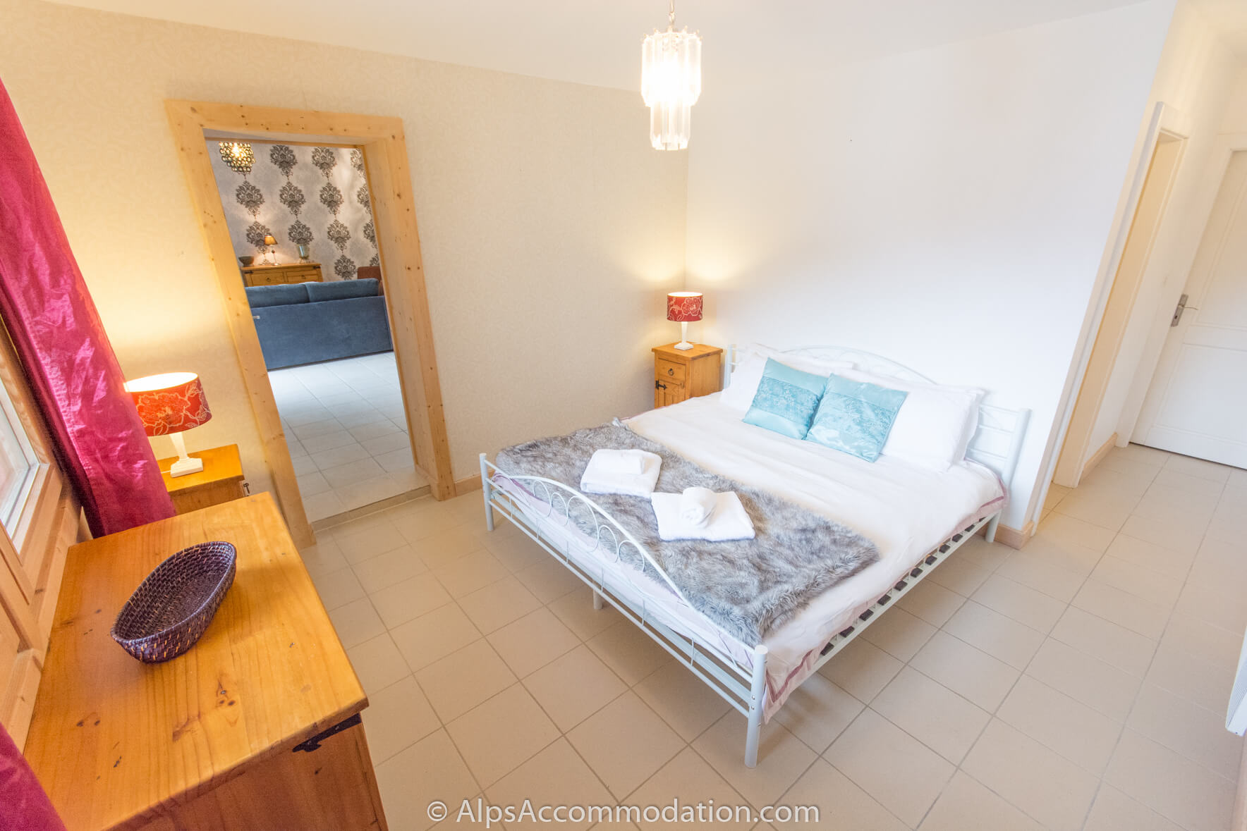 Chalet Falcon Samoëns - The ground floor apartment provides an additional ensuite bedroom
